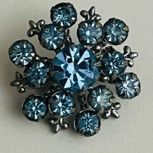 Vintage Blue Rhinestone Flower Brooch Silver Tone Floral Pin 1” Estate Jewelry
